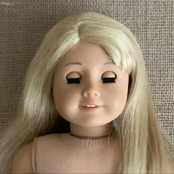 AMERICAN GIRL Doll GOTY 2010 Lanie in Meet Outfit - Picture 10 of 15